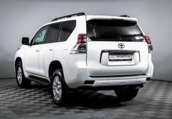 Подержанный автомобиль Toyota Land Cruiser Prado 2011 года (7 фото)