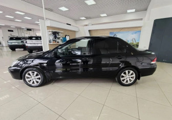Подержанный автомобиль Mitsubishi Lancer Sedan 2007 года (8 фото)
