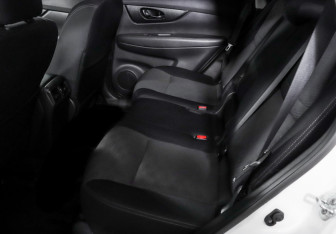 Подержанный автомобиль Nissan X-Trail 2018 года (10 фото)