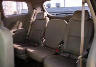 Подержанный автомобиль Kia Carnival 2016 года (10 фото)