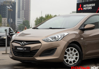 Подержанный автомобиль Hyundai i30 Hatchback 2013 года (16 фото)
