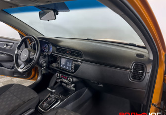 Подержанный автомобиль Kia Rio Hatchback 2018 года (9 фото)