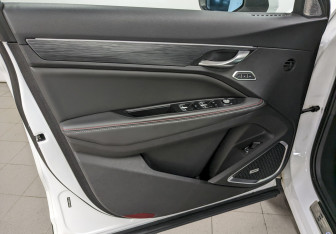 Подержанный автомобиль Geely Tugella 2023 года (11 фото)