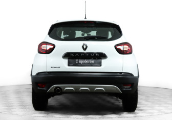 Подержанный автомобиль Renault Kaptur 2017 года (6 фото)