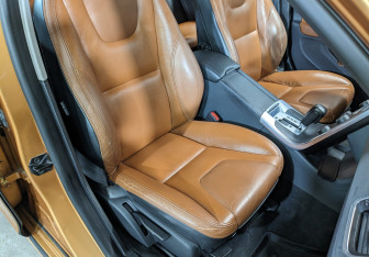 Подержанный автомобиль Volvo S60 2011 года (24 фото)