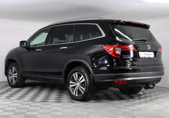 Подержанный автомобиль Honda Pilot 2016 года (7 фото)