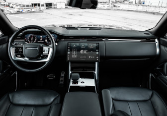 Подержанный автомобиль Land Rover Range Rover 2025 года (12 фото)