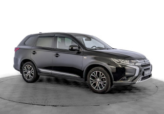 Подержанный автомобиль Mitsubishi Outlander 2018 года (3 фото)