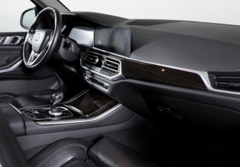 Подержанный автомобиль BMW X5 2020 года (9 фото)