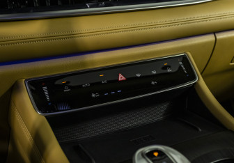 Подержанный автомобиль Voyah Dream 2023 года (25 фото)