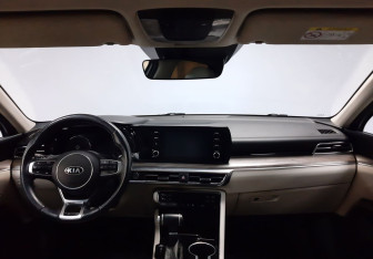 Подержанный автомобиль Kia K5 2020 года (12 фото)