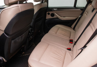 Подержанный автомобиль BMW X5 2010 года (11 фото)