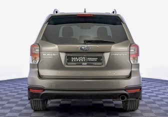 Подержанный автомобиль Subaru Forester Suv 2017 года (6 фото)