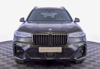 Подержанный автомобиль BMW X7 2021 года (2 фото)