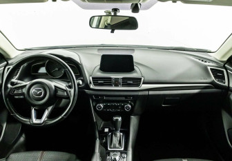 Подержанный автомобиль Mazda 3 Hatchback 2018 года (6 фото)