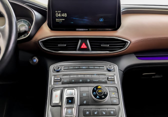 Подержанный автомобиль Hyundai Santa Fe 2022 года (14 фото)