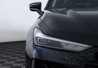 Подержанный автомобиль Changan UNI-V 2023 года (28 фото)