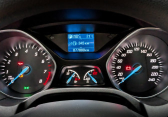 Подержанный автомобиль Ford Focus Hatchback 2013 года (13 фото)