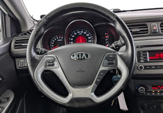 Подержанный автомобиль Kia Rio Sedan 2017 года (22 фото)