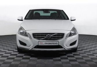 Подержанный автомобиль Volvo S60 2012 года (2 фото)