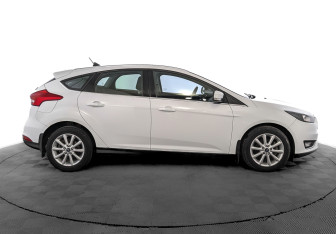 Подержанный автомобиль Ford Focus Hatchback 2016 года (4 фото)