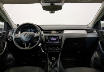 Подержанный автомобиль Skoda Rapid Liftback 2019 года (14 фото)