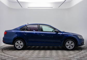 Подержанный автомобиль Volkswagen Jetta Sedan 2014 года (4 фото)
