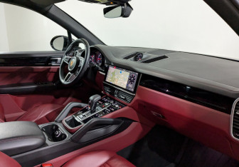 Подержанный автомобиль Porsche Cayenne 2018 года (15 фото)