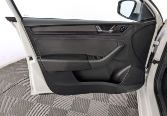 Подержанный автомобиль Skoda Rapid Liftback 2021 года (19 фото)