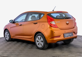 Подержанный автомобиль Hyundai Solaris Hatchback 2015 года (7 фото)