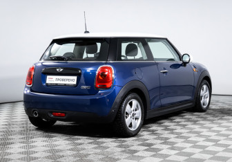 Подержанный автомобиль MINI Hatch 2017 года (6 фото)