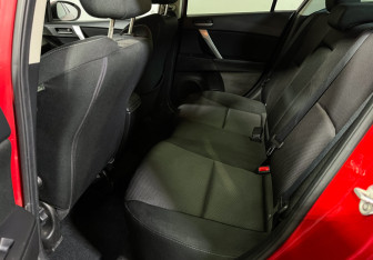 Подержанный автомобиль Mazda 3 Sedan 2012 года (10 фото)