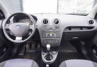 Подержанный автомобиль Ford Fusion 2008 года (11 фото)