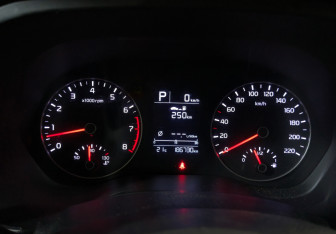 Подержанный автомобиль Kia Rio Hatchback 2021 года (15 фото)