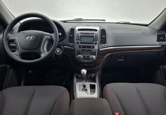 Подержанный автомобиль Hyundai Santa Fe 2012 года (12 фото)