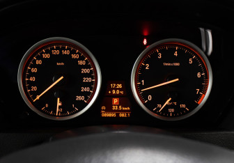 Подержанный автомобиль BMW X6 2012 года (13 фото)