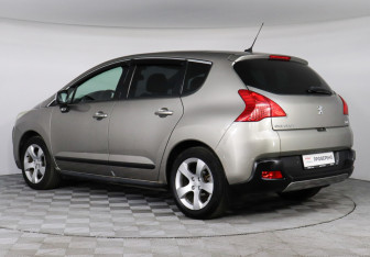 Подержанный автомобиль Peugeot 3008 2011 года (7 фото)