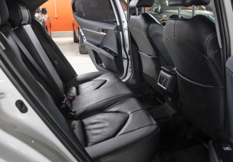 Подержанный автомобиль Toyota Camry Sedan 2020 года (12 фото)