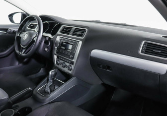 Подержанный автомобиль Volkswagen Jetta Sedan 2018 года (5 фото)
