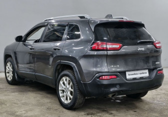 Подержанный автомобиль Jeep Cherokee 2014 года (7 фото)
