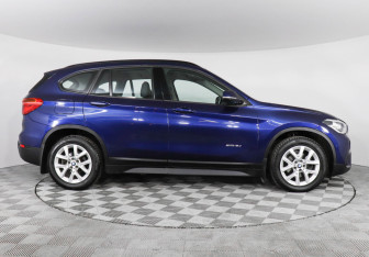 Подержанный автомобиль BMW X1 2017 года (6 фото)