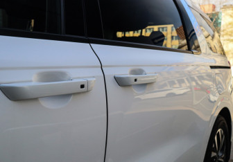 Подержанный автомобиль Kia Carnival 2021 года (21 фото)
