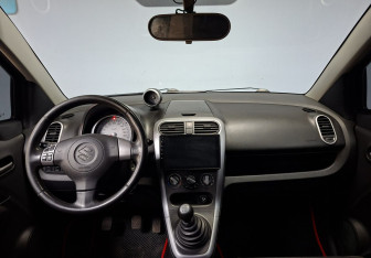 Подержанный автомобиль Suzuki Splash 2010 года (15 фото)