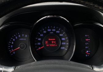 Подержанный автомобиль Kia Rio Hatchback 2013 года (24 фото)