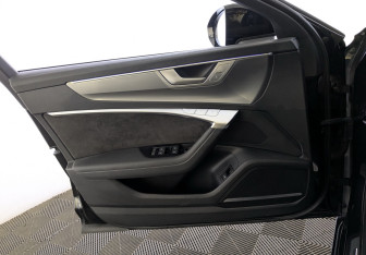 Подержанный автомобиль Audi A6 Sedan 2019 года (22 фото)