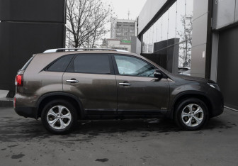 Подержанный автомобиль Kia Sorento 2014 года (4 фото)