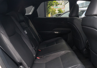 Подержанный автомобиль Lexus RX 2023 года (7 фото)