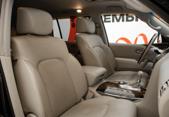 Подержанный автомобиль Infiniti QX56 2012 года (32 фото)