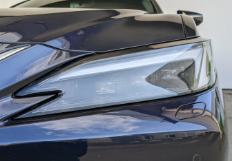 Подержанный автомобиль Lexus ES 2025 года (11 фото)