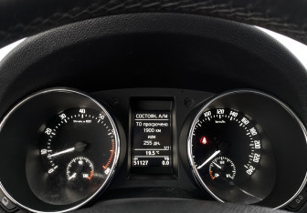 Подержанный автомобиль Skoda Yeti 2013 года (16 фото)